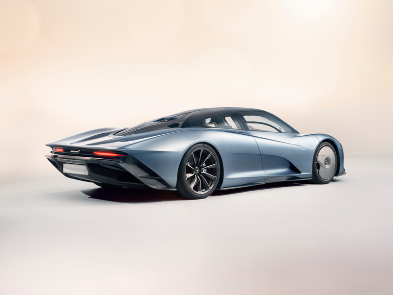 Illustration for article titled The 2019 McLaren Speedtail Has Flexible Carbon Fiber That Bends and It Goes 250 MPH